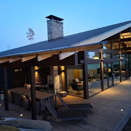 Villa Naava Laikka - Luxus Jaervinaekymaellae Ja Ulkoporealtaalla