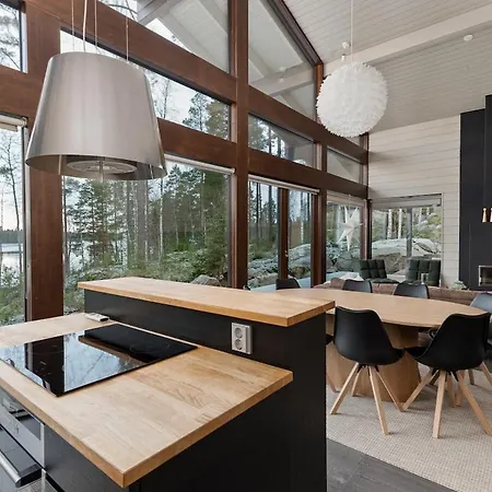 Naava Laikka - Luxus Jaervinaekymaellae Ja Ulkoporealtaalla Villa Ahtari