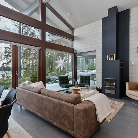 Villa Naava Laikka - Luxus Jaervinaekymaellae Ja Ulkoporealtaalla