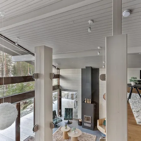 Naava Laikka - Luxus Jaervinaekymaellae Ja Ulkoporealtaalla Villa