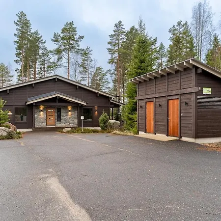Naava Laikka - Luxus Jaervinaekymaellae Ja Ulkoporealtaalla